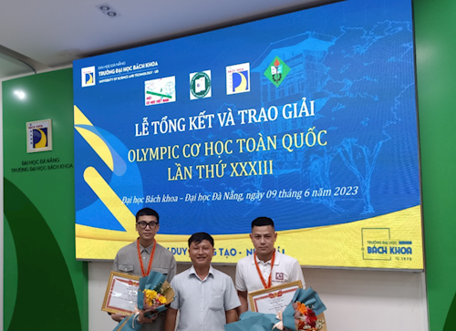 Phạm Bảo Đại và Lê Minh Bền - K26XDD đã đạt giải ba môn Cơ học đất và được nhận bằng khen của Hội Cơ học Việt Nam